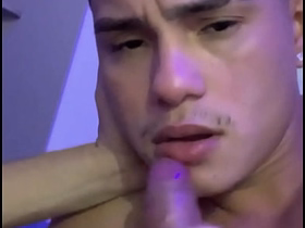 DANDO LEITINHO NA BOCA Accomplish NOVINHO. asian gay sex videos upstairs x