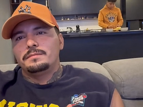 A mis visitas les doy la mejor atención, les invito chelas, agua, chupada de verga y también les meto mi palanca de cambios por el culo south asian mature gay coitus videos