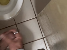 Punheta do banheiro público sex videos gay asian twitter