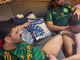 Foi assistir a partida de futebol com dois torcedores ativos e tomou pica gostoso no cu. - Potent SHEER.COM asian gay arnab swarnakar sex videos