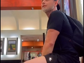 Mlk dotado me fudeu no banheiro do shopping! Me deu leite na boquinha! asian videos gay sex