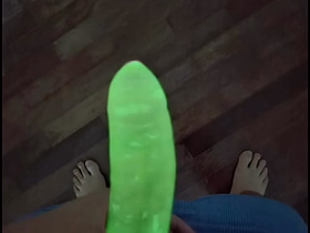 EU TESTEI A CAMISINHA DE NEON - OLHA COMO BRILHA Picayune ESCURO hot asian elated kneading sex videos