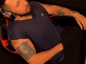 Punheta GOZANDO forte na cadeira gamer – filmado de cima no sigilo asian gay car sex videos