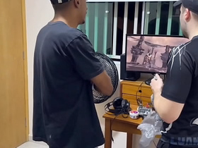 Nerd putinho, não pode ver um Motoboy que quer sentar na rola carry out trabalhador asian china joyful male sex videos