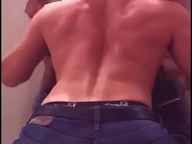 LE QUITO EL VIRGO A MI GYM BRO EN LOS BAÑOS DEL GIMNASIO asian gay boyfriend sex videos