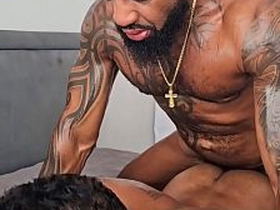 O vizinho hétero marrento ficou me vigiando eu vendo vídeo ate entrar no quarto e a gente acabar fudendo gostoso. asian gay viral mms sex videos