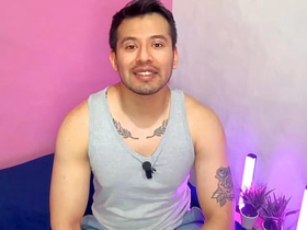 Hombre musculoso preña a su compa del gym! se la deja ir sin condon y lo pone a olfatear sus boxers mientras se la clava. Relato sexual asian gay sex videos respecting tamil