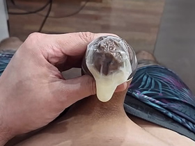 ENCHENDO A CAMISINHA DE LEITE asian daddy's gay sex videos