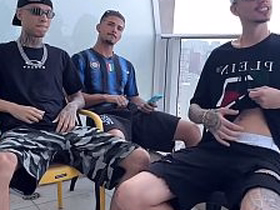 O QUE OS PARCEIROS FAZEM NO SIGILO DEPOIS DO JOGO asian oldmen gay dealings videos